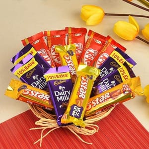 5 Kitkat (13.2 Gm)- 5 Dairy Milk (13.2 Gm)- 4 Five Star (22.4 Gm)- Basket For Mother's Day Gift For Mom