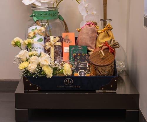 Edible Blooms Diwali Gift Hamper Set Ring-A-Roses