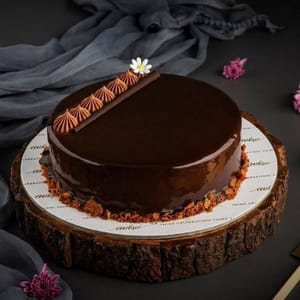 Royal Chocolate truffle Cake(Design as per availability)