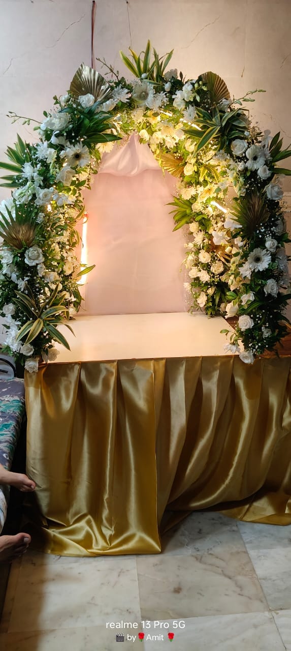 Elegant White & Green Floral Arch Ganpati Setup